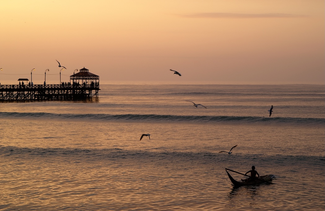 Perù - Huanchaco - spiaggia - tramonto - Tuttaltromondo