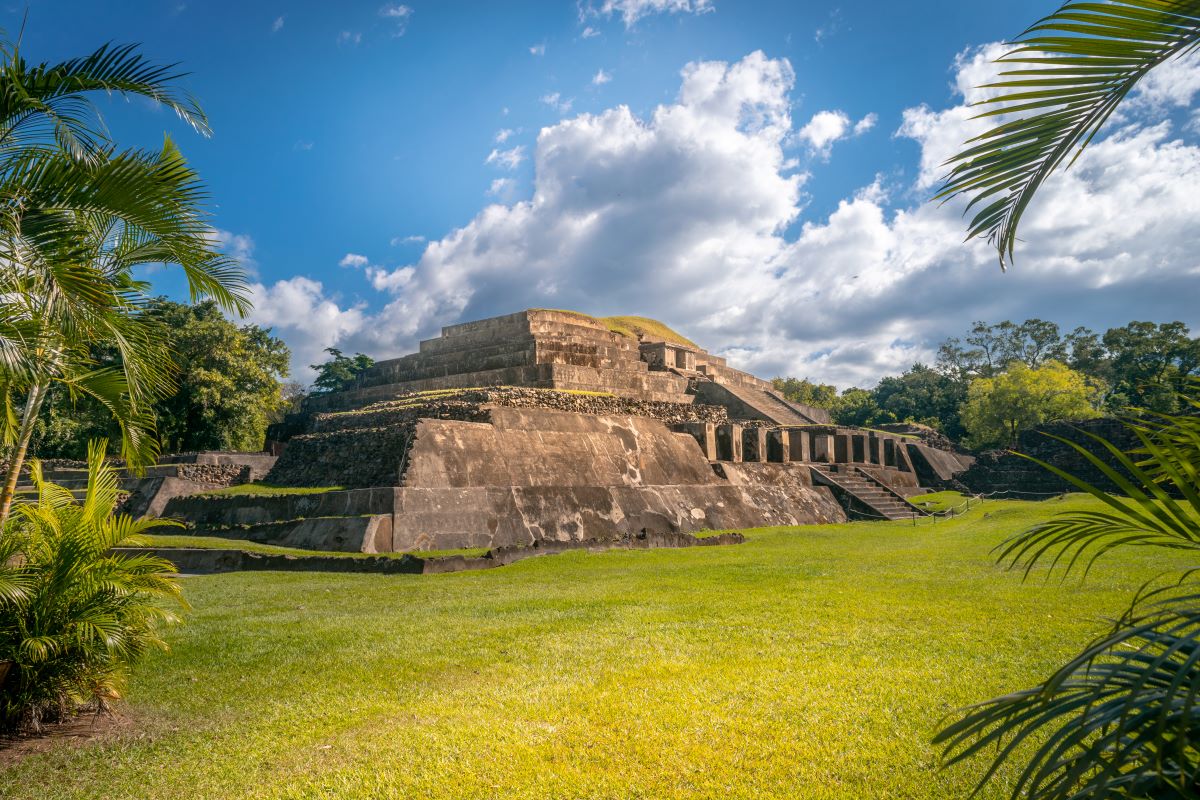 PIRAMIDE MAYA TAZUMAL EL SALVADOR TAM