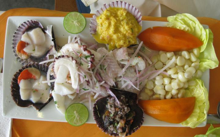 alt="ceviche, piatto tipico, peru"
